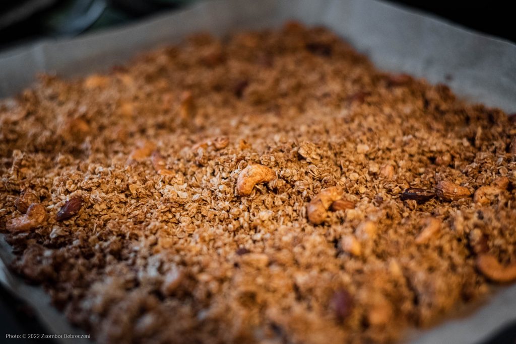 Sült granola, már csak a matcha hiányzik Sült granola, már csak a matcha hiányzik