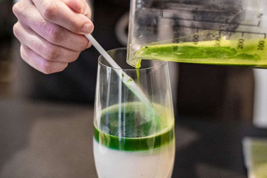 Rétegelt bubble tea összeállítása